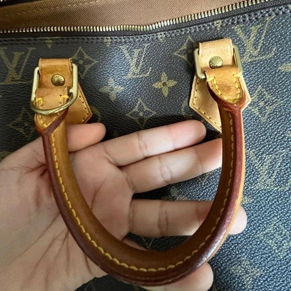 Louis Vuitton Alma in Monogram - Picture 8 of 13